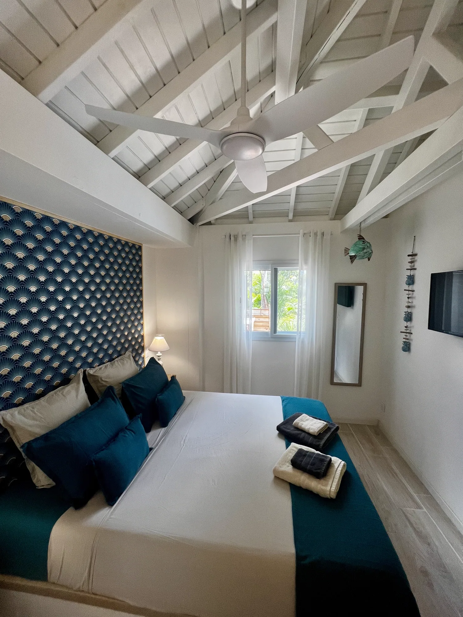 Chambre climatisée avec télévision