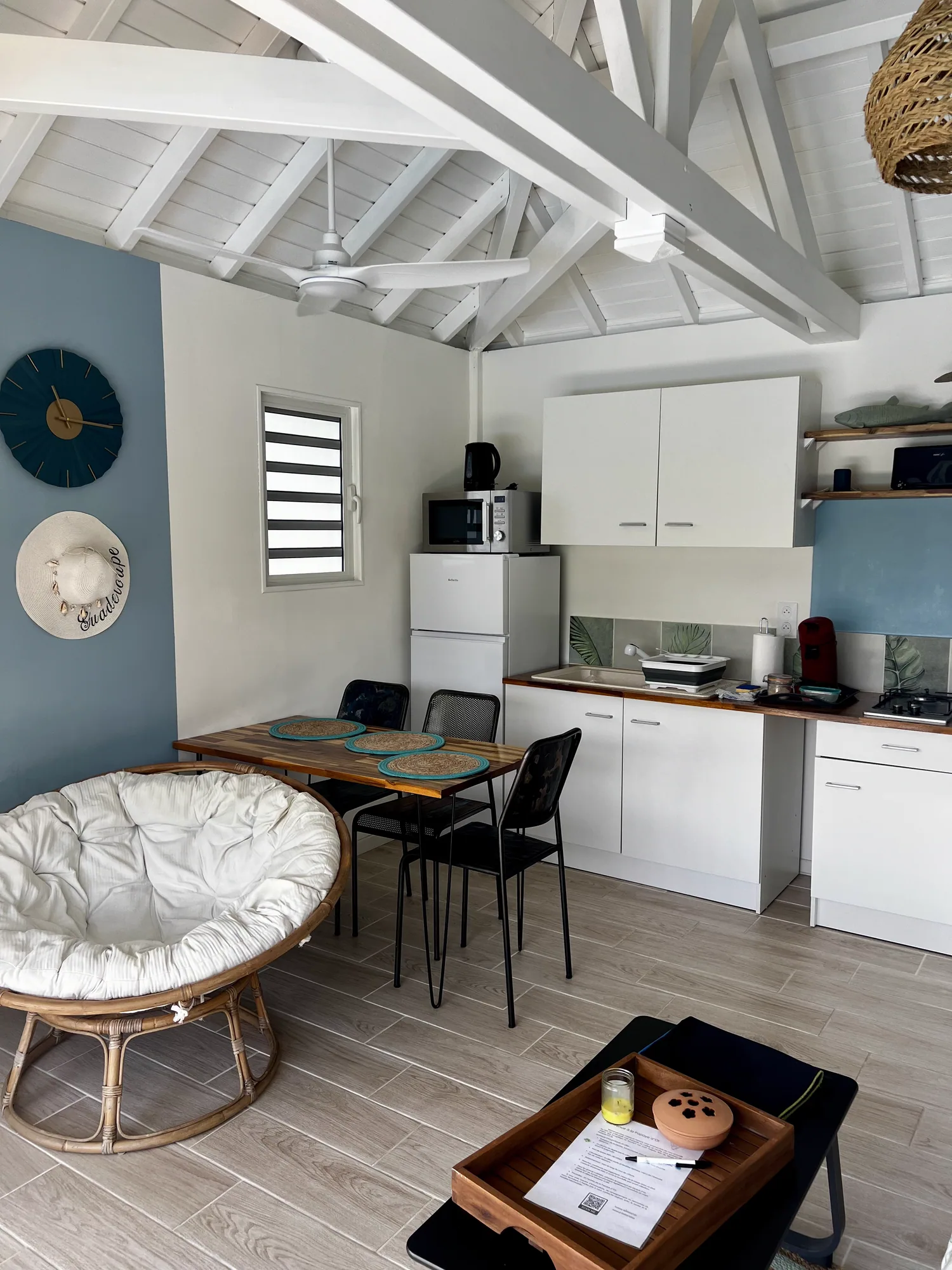 Coin repas et fauteuil papasan