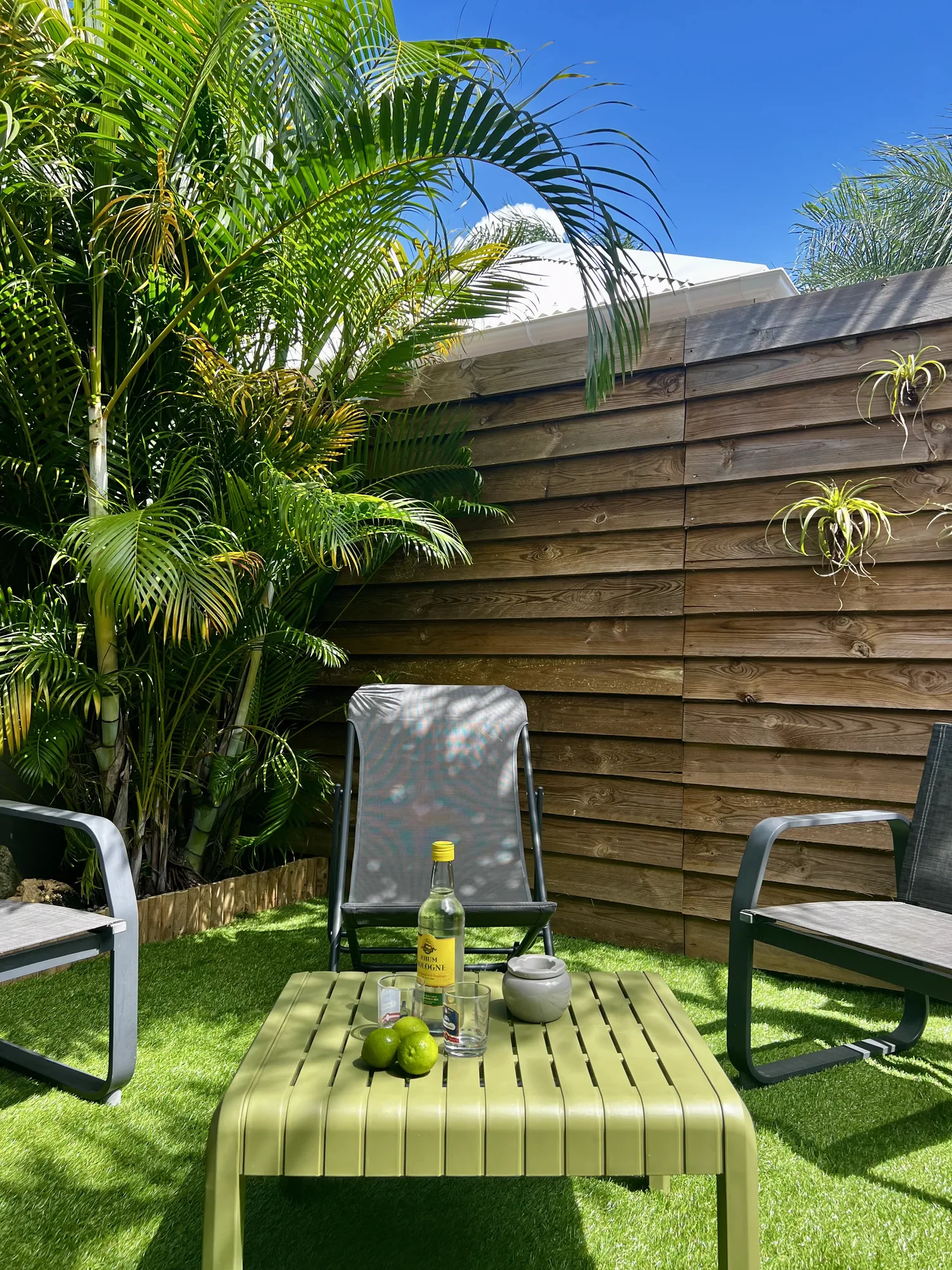 Coin détente dans le jardinet privé